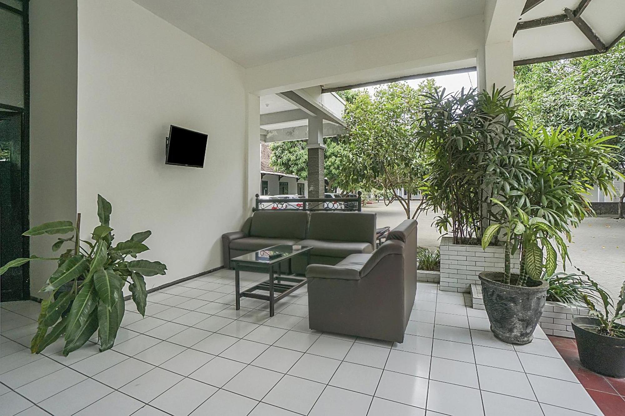 Oyo Life 90589 Palem Garden Hotel Tulungagung Ngoại thất bức ảnh