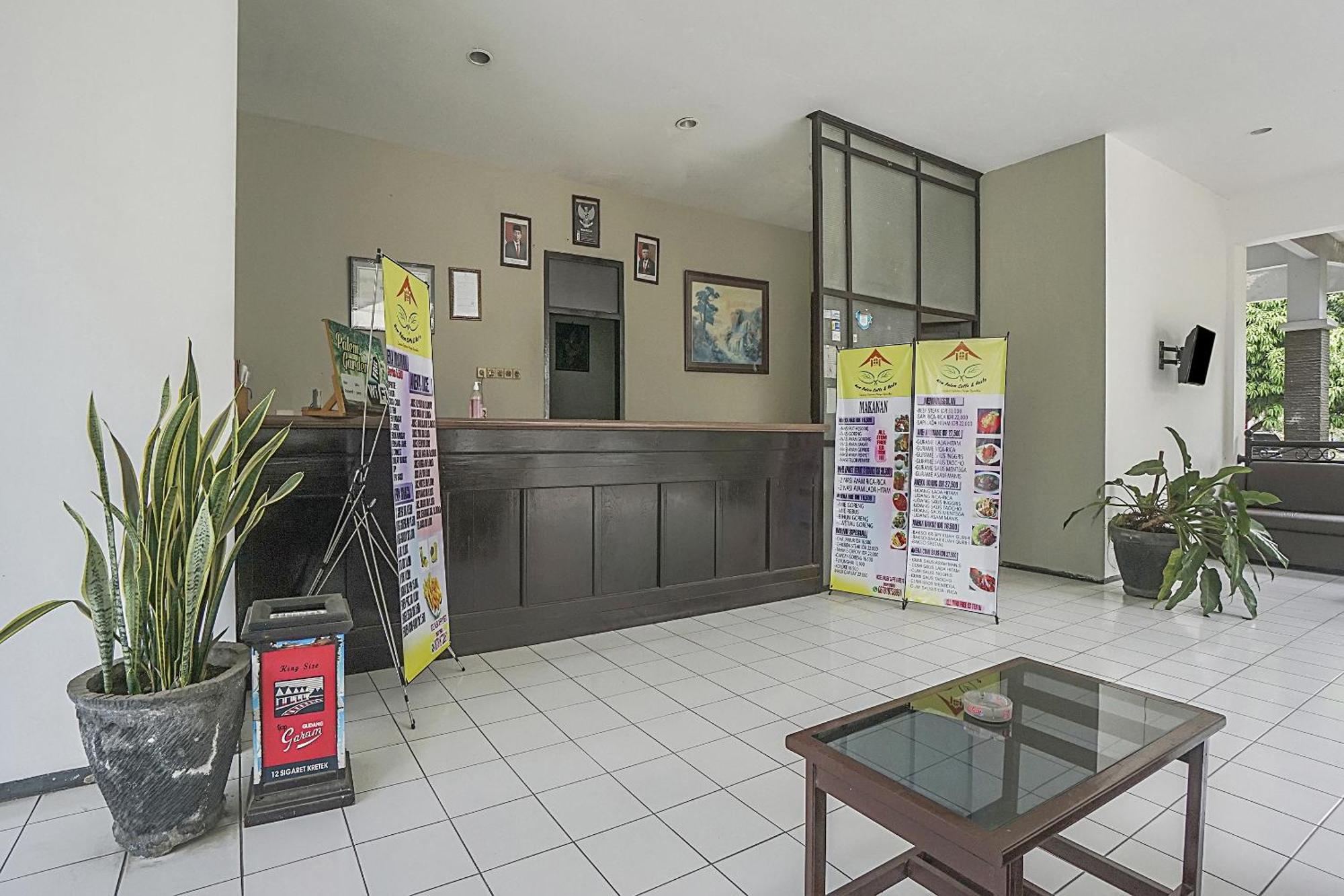 Oyo Life 90589 Palem Garden Hotel Tulungagung Ngoại thất bức ảnh