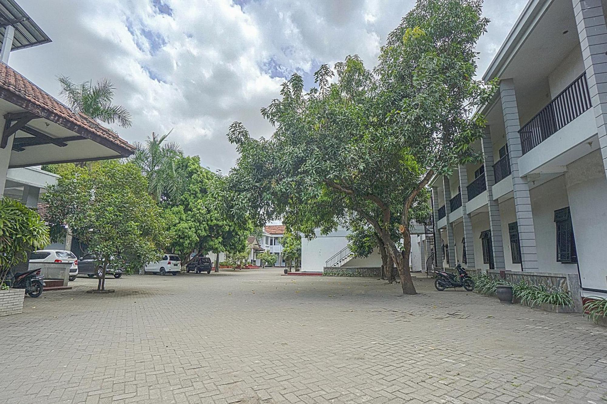 Oyo Life 90589 Palem Garden Hotel Tulungagung Ngoại thất bức ảnh