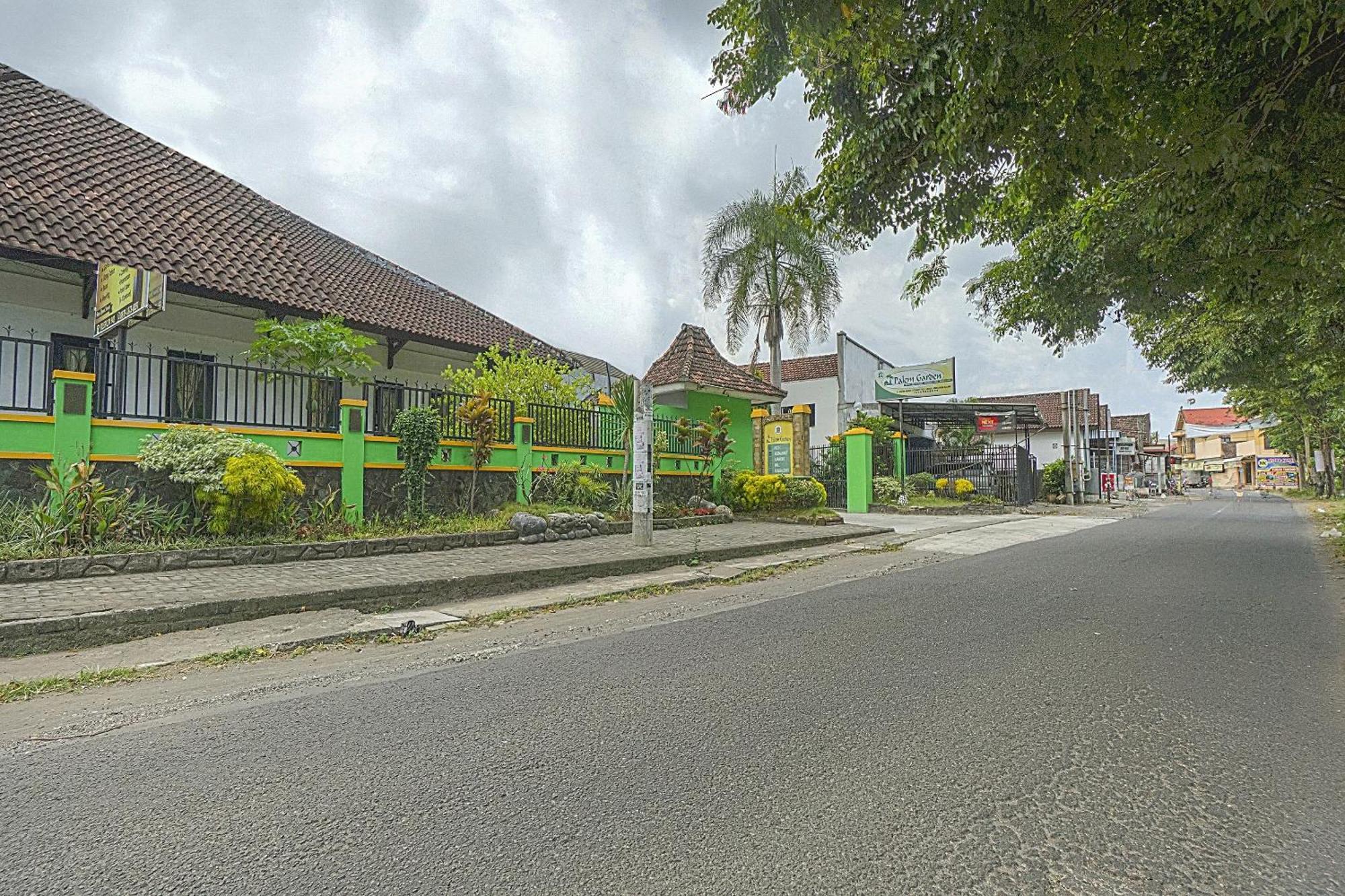 Oyo Life 90589 Palem Garden Hotel Tulungagung Ngoại thất bức ảnh